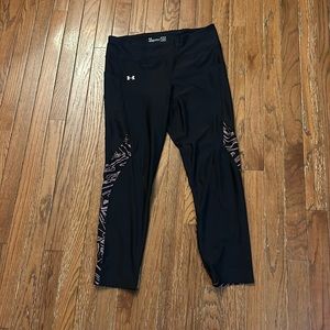 Under Armour cropped yoga pants😍 Side pockets